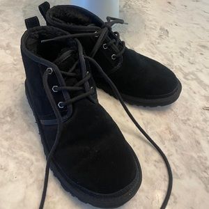Women’s ugg boots like new size 9